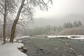 Гостиница Four Stone Lodge  Гринуотер